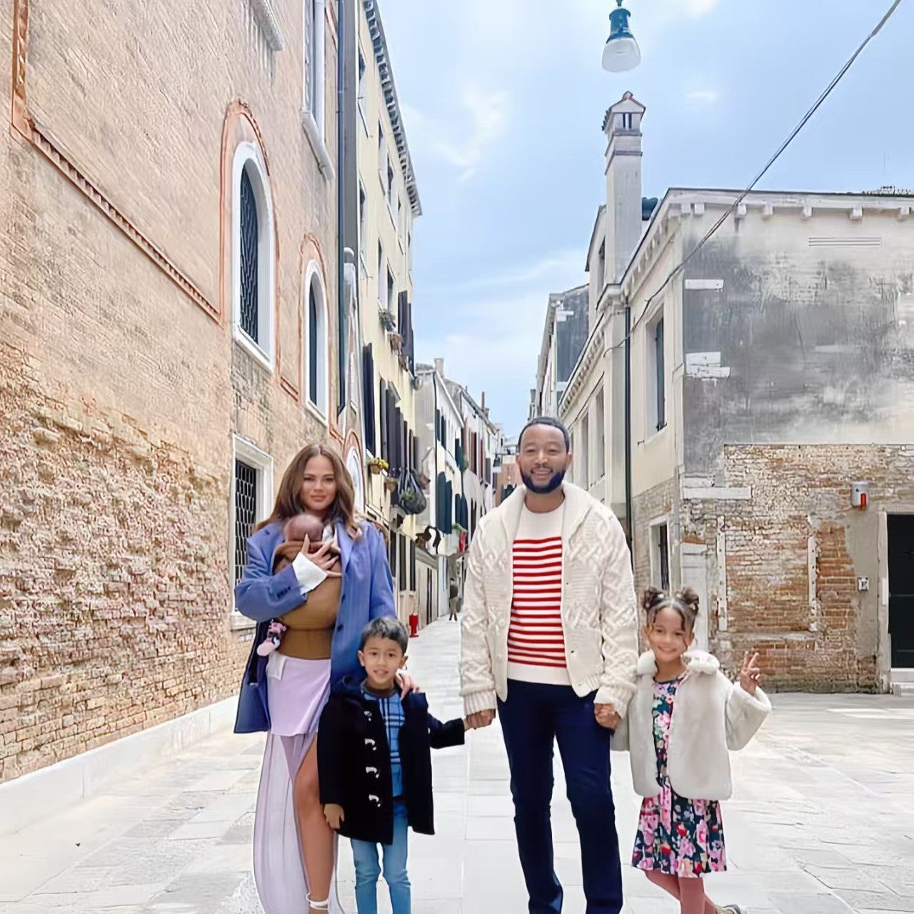 Ergonomic Children's Backpack Waist Seat - Dual-Shoulder Baby Carrier with Waist Support for Maximum Comfort